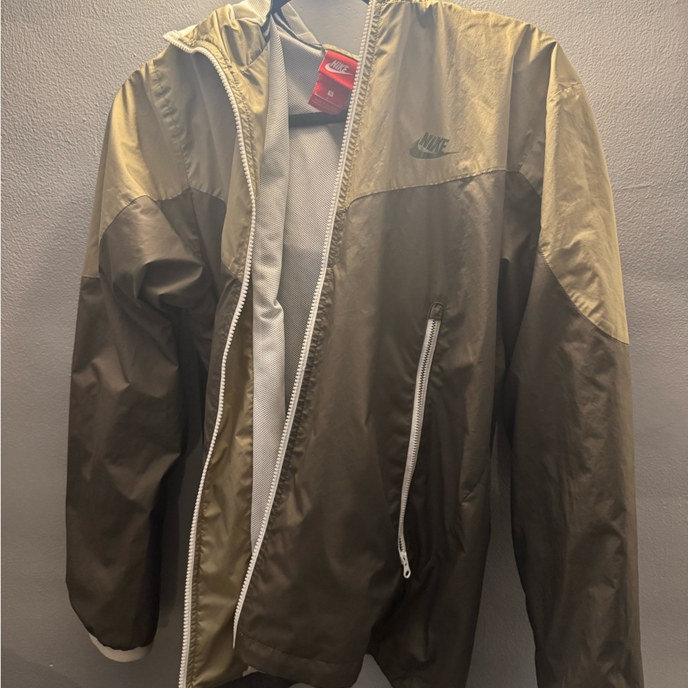 Nike Olive Windbreaker Jacket Lightweight and Sporty